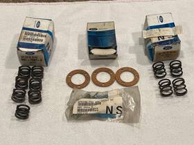 B9t-2634-b Ford B8t-7227-a Lot Of 4 Nos Parking Release Springs Gear Shift Lever Spring Axle Gasket