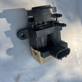 F81a-9h465-ba Ford 1999 2000 2001 2002 2003 F250 F350 Super Duty 4wd Hub Locking Solenoid Oem