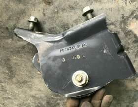 F81a3k090ac Ford 1999 2004 F250 F350 2wd I-beam Axle Pivot Bracket Front Left