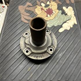499.fd8975 Ford Truck C95767 Main Drive Gear Bearing Retainer