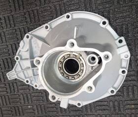 26060526 Gm Gmc Chevy Chevrolet 9.25 Inch Ifs Right Hand Passenger Side Clamshell Housing