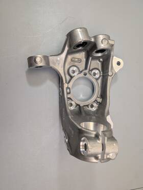 51710ar500 Hyundai Genuine Front Axle 4wd Knuckle Lh Driver Side For Genesis Gv70 22-26