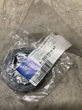 A0229979947 Mercedes Genuine Rear Axle Seal Ring R107 W201 W210 New Old Stock