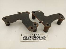 12831586a Saab 9-3 Pair Of Left And Right Rear Axle Mount Bracket Fits 2003-2011 03 04 05 06