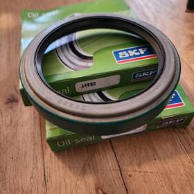 34980 Skf Cr 2 - Original Front Wheel Hub Oil Seals In Sealed Power Made Usa
