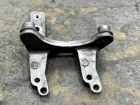 31437845 Volvo Xc40 2023 2.0l Front Right Axle Cv Joint Shaft Bearing Carrier Bracket