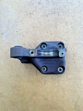 6g9n-3k305-ab Volvo 2007-2010 Xc90 Front Right Side Axle Shaft Support Bracket