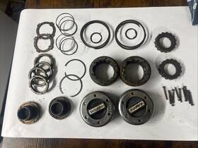 Warn-38826 Warn 84-97 Ford F-250 F-350 Lock Out 4x4 Hubs - Dana 60 / 50 1997